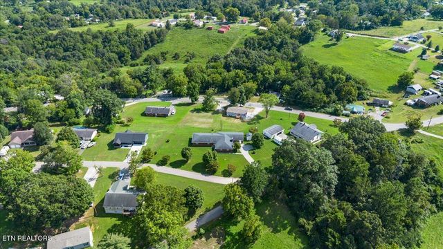 147 Meredith Rd, Lafollette, TN 37766