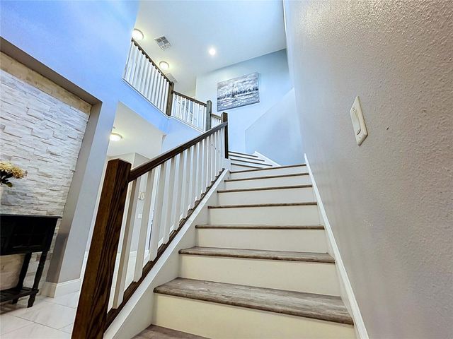 19219 LEONARD ROAD, Lutz, FL 33558