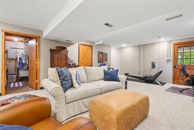 1101 Pleasantville Road, Lancaster, OH 43130