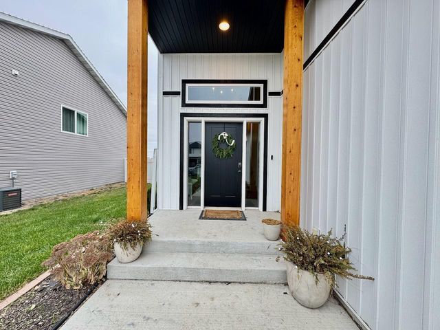 767 2nd Avenue, Horace, ND 58047