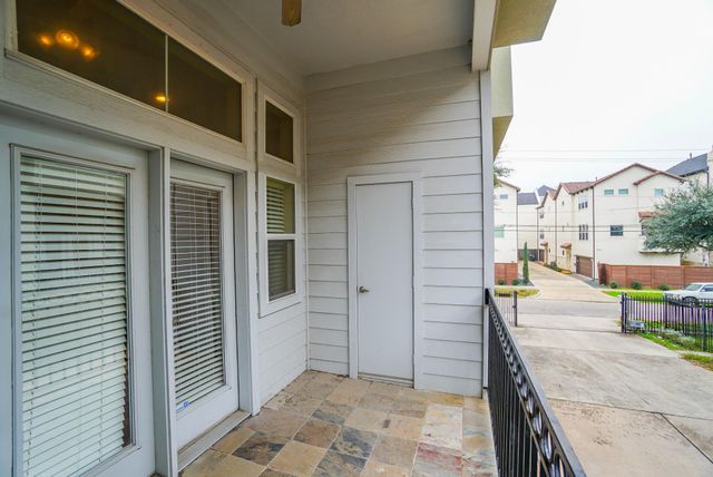 5730 Kansas Street B, Houston, TX 77007
