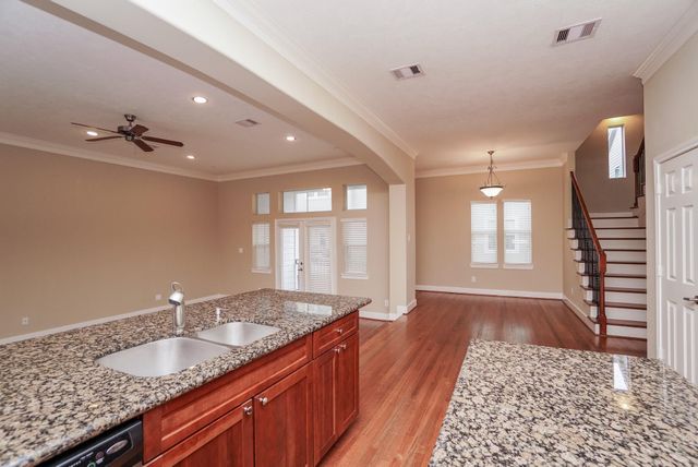5730 Kansas Street B, Houston, TX 77007
