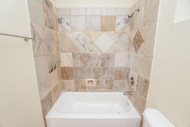 5730 Kansas Street B, Houston, TX 77007