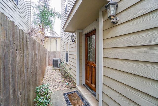 5730 Kansas Street B, Houston, TX 77007