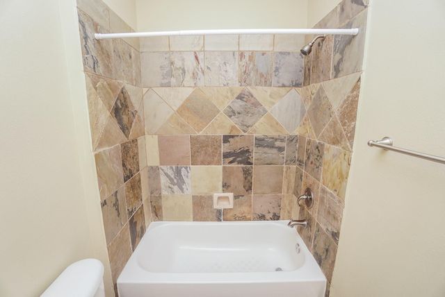 5730 Kansas Street B, Houston, TX 77007