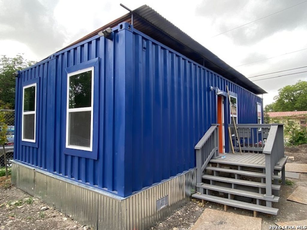 3201 S Laredo, San Antonio, TX 78207