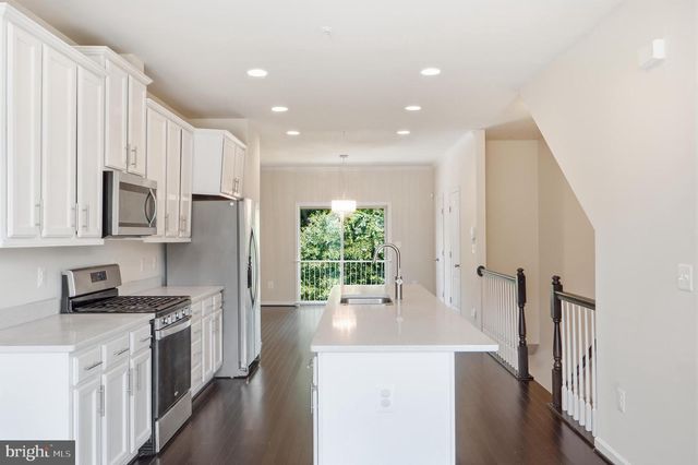 8132 HOLLOW CT, Severn, MD 21144