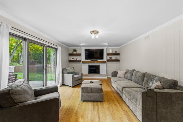 756 OAKWOOD Drive, Frankfort, IL 60423