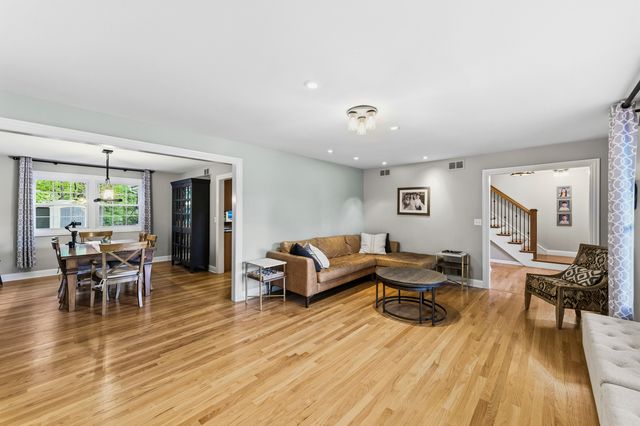 756 OAKWOOD Drive, Frankfort, IL 60423