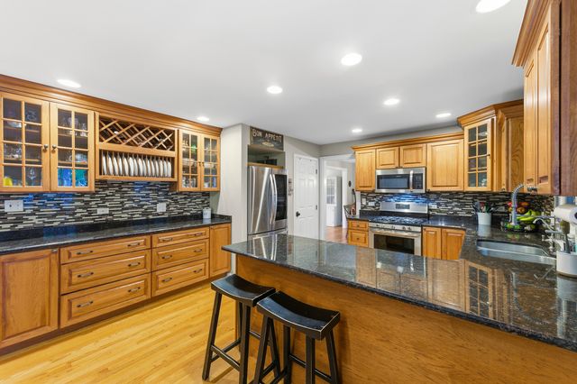 756 OAKWOOD Drive, Frankfort, IL 60423