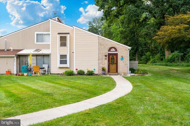 1525 KENSINGTON DR, Hagerstown, MD 21742
