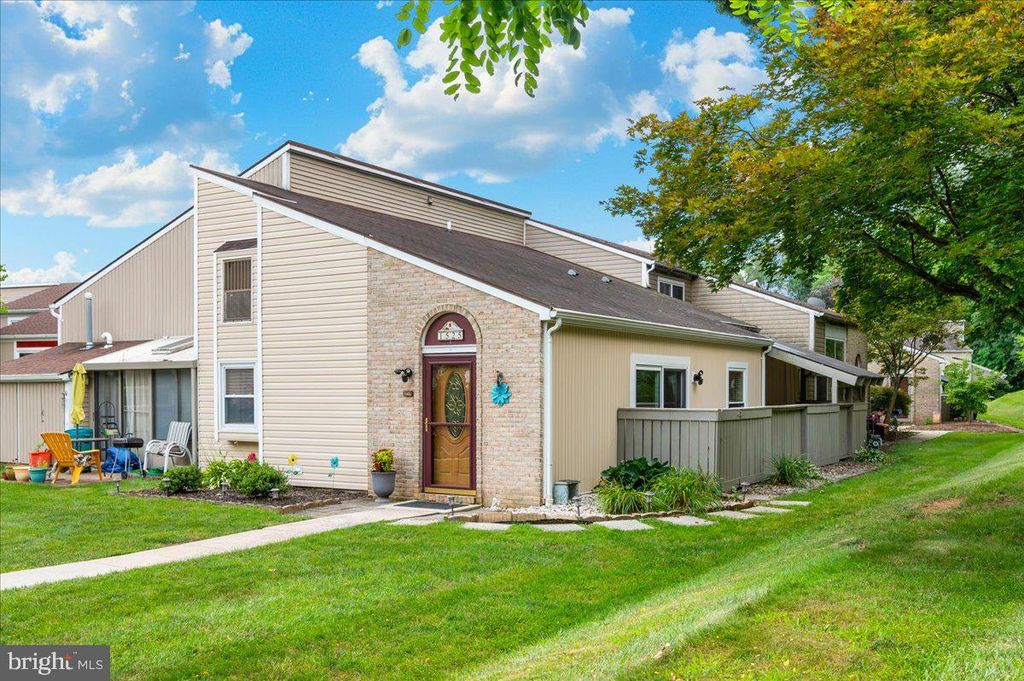 1525 KENSINGTON DR, Hagerstown, MD 21742