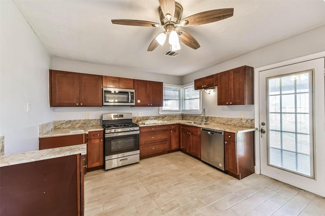 311 S Kansas Street, La Porte, TX 77571