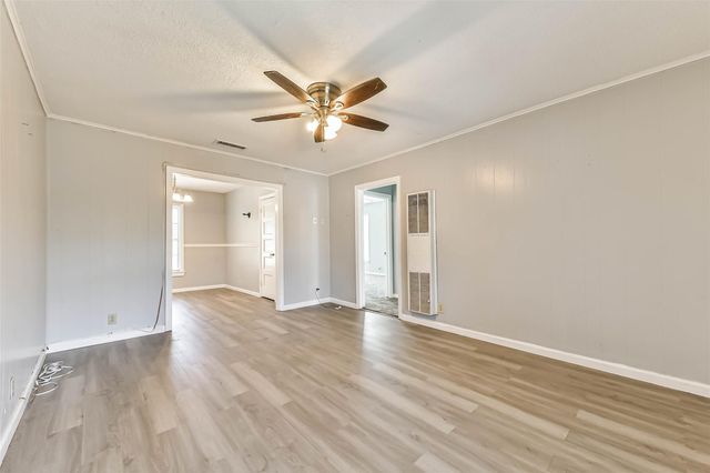 311 S Kansas Street, La Porte, TX 77571