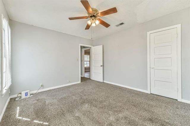 311 S Kansas Street, La Porte, TX 77571