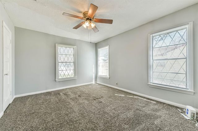 311 S Kansas Street, La Porte, TX 77571