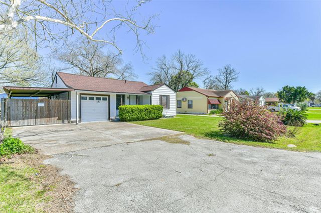 311 S Kansas Street, La Porte, TX 77571