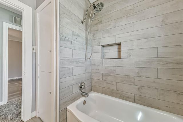 311 S Kansas Street, La Porte, TX 77571