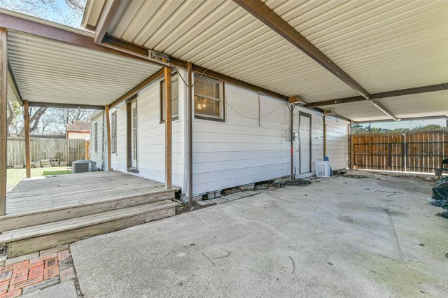 311 S Kansas Street, La Porte, TX 77571