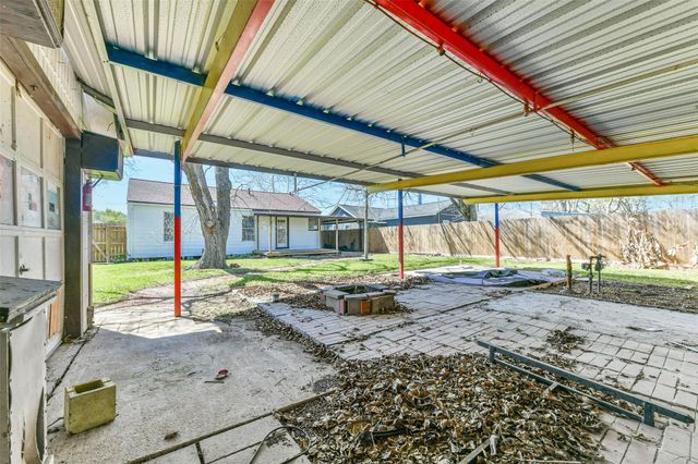 311 S Kansas Street, La Porte, TX 77571