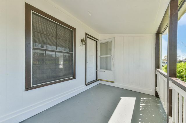 311 S Kansas Street, La Porte, TX 77571