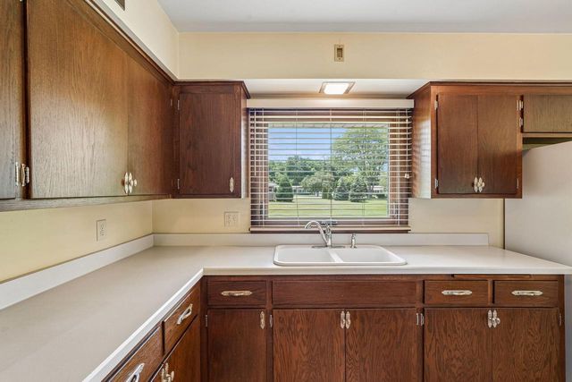 4541 S Clearwater PLACE, New Berlin, WI 53151