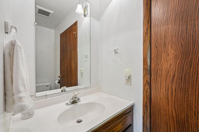 4541 S Clearwater PLACE, New Berlin, WI 53151