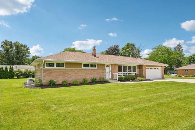 4541 S Clearwater PLACE, New Berlin, WI 53151