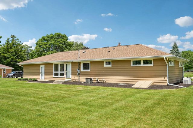 4541 S Clearwater PLACE, New Berlin, WI 53151