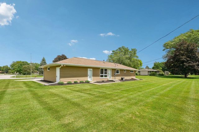 4541 S Clearwater PLACE, New Berlin, WI 53151