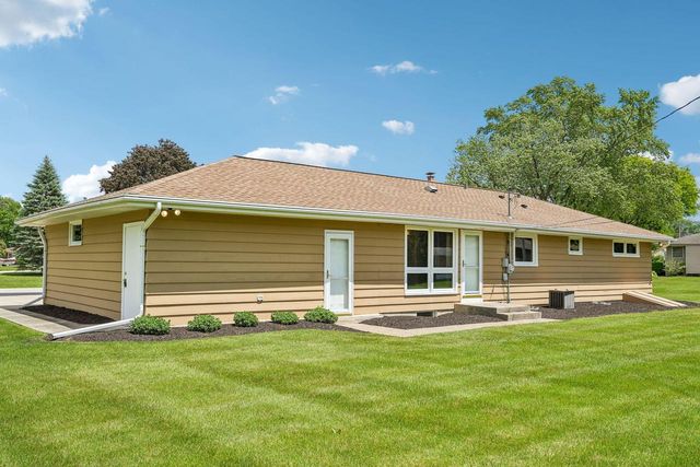 4541 S Clearwater PLACE, New Berlin, WI 53151