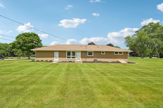 4541 S Clearwater PLACE, New Berlin, WI 53151