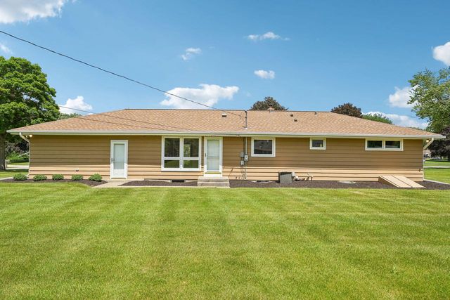 4541 S Clearwater PLACE, New Berlin, WI 53151