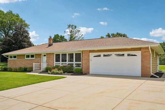 4541 S Clearwater PLACE, New Berlin, WI 53151