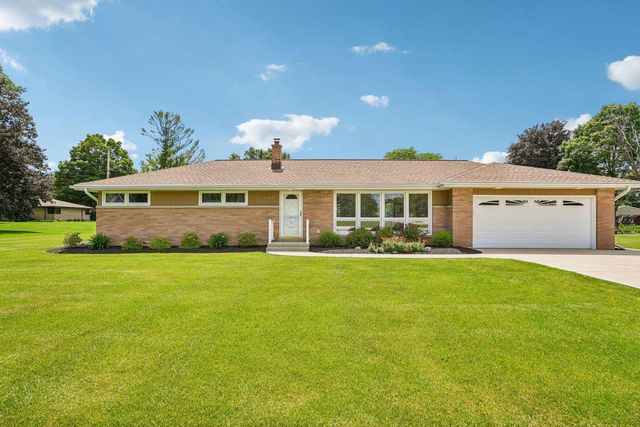 4541 S Clearwater PLACE, New Berlin, WI 53151