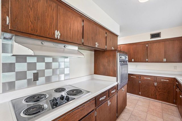 4541 S Clearwater PLACE, New Berlin, WI 53151