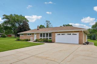 4541 S Clearwater PLACE, New Berlin, WI 53151