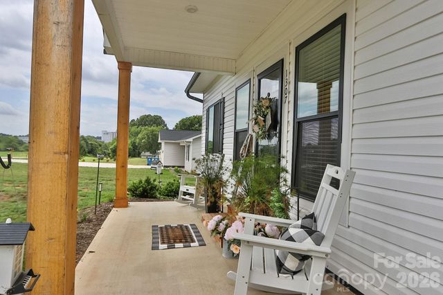 1307 Unifi Industrial Drive, Yadkinville, NC 27055
