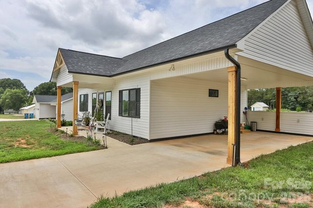 1307 Unifi Industrial Drive, Yadkinville, NC 27055
