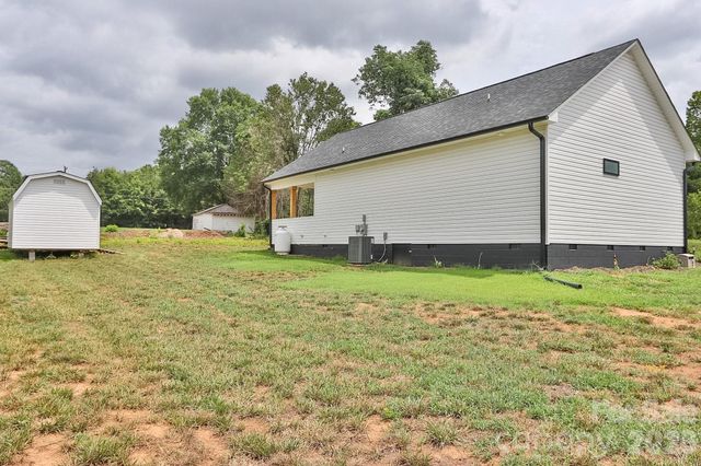 1307 Unifi Industrial Drive, Yadkinville, NC 27055