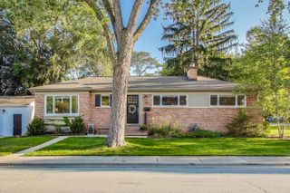 915 E Saint James Street, Arlington Heights, IL 60004