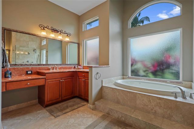 10018 Laurel Rd, Davie, FL 33328