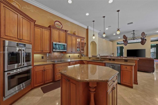 10018 Laurel Rd, Davie, FL 33328