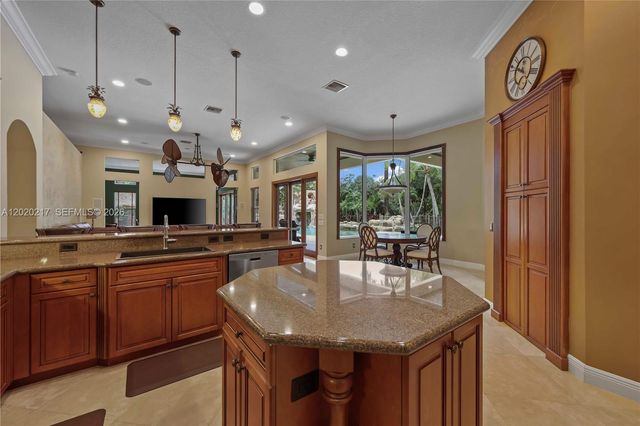 10018 Laurel Rd, Davie, FL 33328