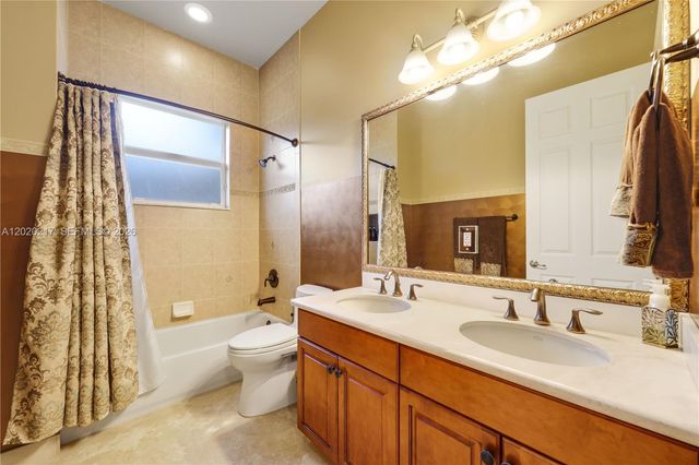 10018 Laurel Rd, Davie, FL 33328