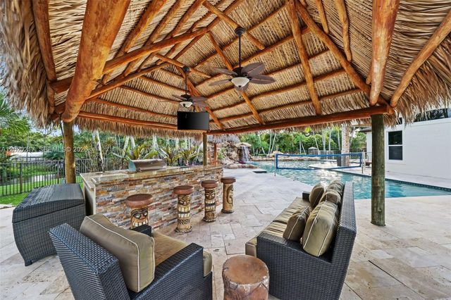 10018 Laurel Rd, Davie, FL 33328