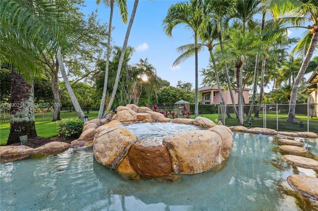 10018 Laurel Rd, Davie, FL 33328