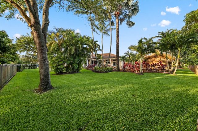 10018 Laurel Rd, Davie, FL 33328
