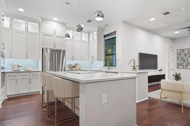 2811 Del Curto RD A, Austin, TX 78704