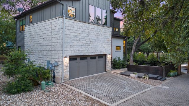 2811 Del Curto RD A, Austin, TX 78704